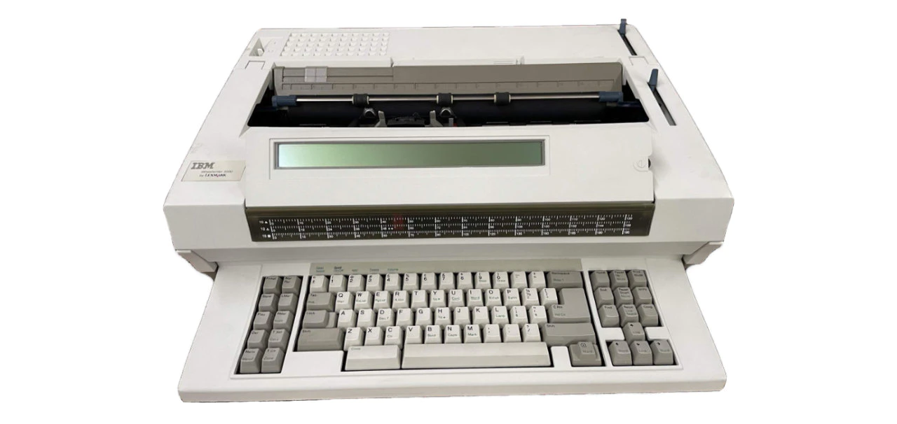 A picture of the IBM Wheelwriter 3500 Front white